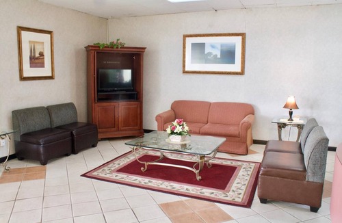 Monroe Hotel | Rodeway Inn Monroe