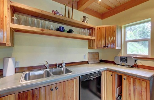 Sagle Cabin | Rustic, dog-friendly cabin with wood-burning stove, lake & mountain views