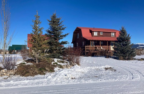 Driggs House | Rustic dog-friendly mountain-view home with fireplace, grill, & Ping-Pong