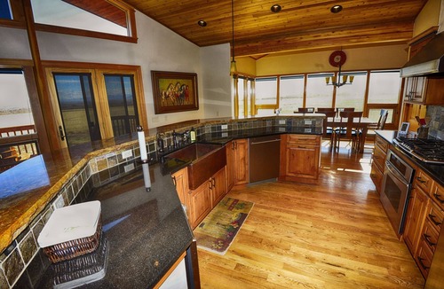 Twin Bridges House | Rustic, Elegant Mountain Residence Close To The Best Fly Fishing In Montana.