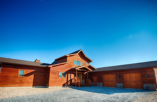 Twin Bridges House | Rustic, Elegant Mountain Residence Close To The Best Fly Fishing In Montana.