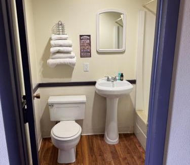 Glasgow Hotel | Rustic Lodge