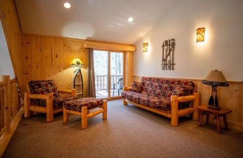 Babbitt House | Rustic Luxury - Bent Paddle - Parking - Fast Wi-Fi CB14