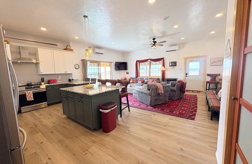 Daniel House | Rustic Luxury Cottage in Pinedale close 2 Jackson