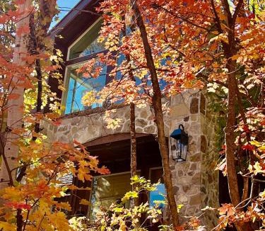 Sundance Villa | Rustic Sundance cabin sleeps 13 hottub firepits