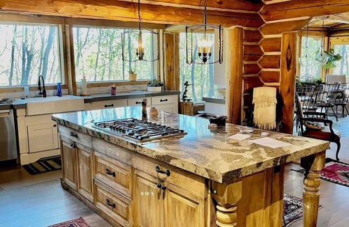 Sundance Cabin | Rustic Sundance cabin, sleeps 13, hottub, firepits
