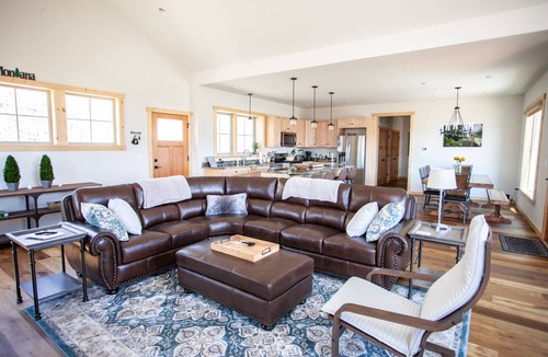 Emigrant House | Sapphire Solace · Sapphire skies and mountain views of a lifetime