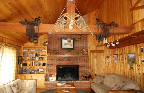McAllister House | Scenic Cabin with Wildlife Views Near Madison River, Ennis, Montana