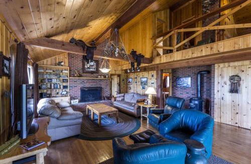 McAllister House | Scenic Cabin with Wildlife Views Near Madison River, Ennis, Montana
