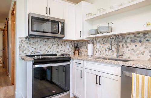 Philipsburg Apartment | Scenic Ridge Retreat