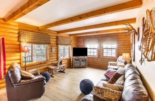 Sweetwater House | Scenic Views & Game Room: Garden City Retreat!