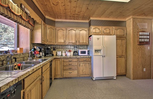 Dillon House | Secluded Dillon Home w/Private Hot Tub + Deck!