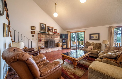 Kings Point House | “Sel’s Dog House” end of the road setting on beautiful Flathead Lake