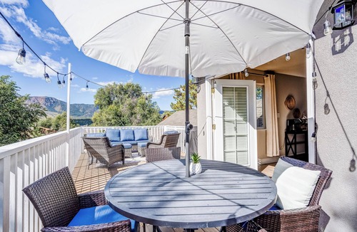Monument Apartment | Serene Stay w/Mountain Views in Downtown Monument