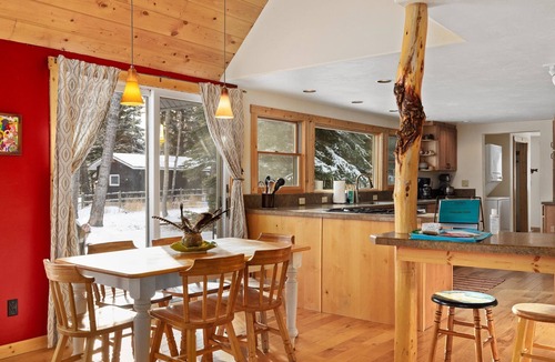 Red Lodge House | Short distance to downtown & Skiing-Chickadee Chalet