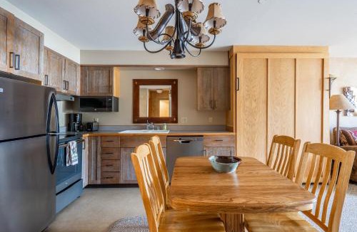 Big Sky Apartment | Shoshone 1960