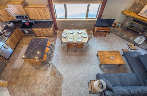 Big Horn House | Ski-in/out condo w/great views, electric burning fireplace & great location! - Big Horn Powder Run