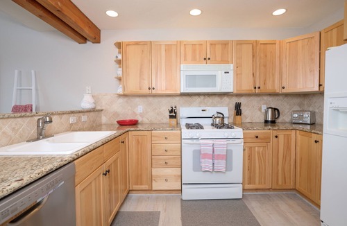 Saddle Ridge House | Ski-in/ski-out w/private hot tub & views in Moonlight Basin - Saddle Ridge - Pony Express Chalet