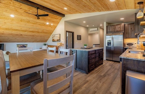 Wapiti Apartment | Sky VIew Retreat- located on the way to Yellowstone