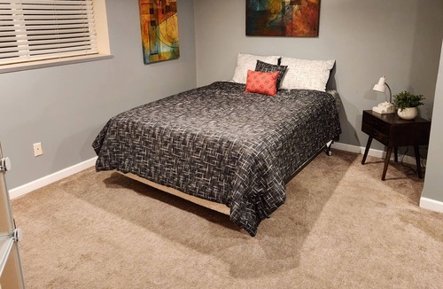 Kennewick House | Sleeps 4+that good doggy!Comfy, close to golf, restaurants & C.River Prk events!
