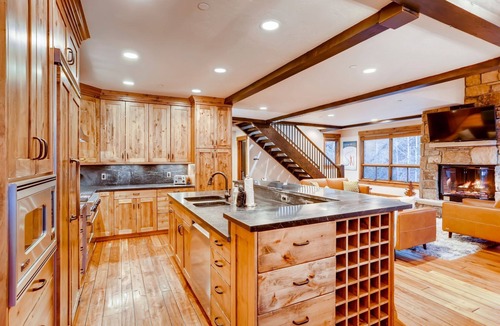 Copper Mountain House | Snowy Pines at Copper: Walk To Lift, Private Hot Tub, Pet Friendly, Elevator