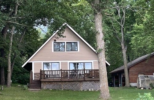Sunburg House | Southern Charm on a Northern Lake