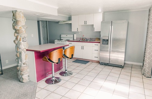 Layton House | Spacious 1-Bedroom Basement Apartment