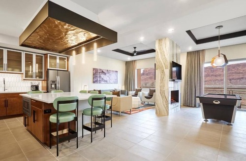 Moab Condo | Spacious 2-bedroom condo in awesome Moab with AC and fitness room