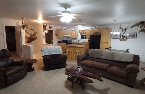 Victor Apartment | Spacious 2 Bedroom Guest house in the Country