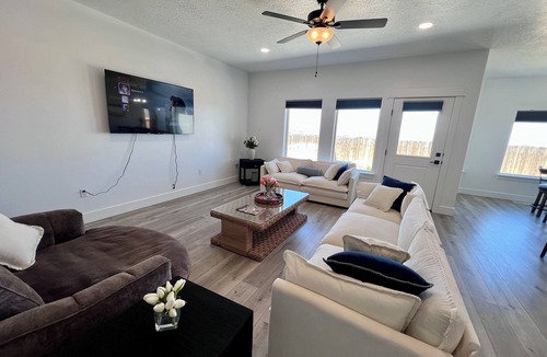 Winnemucca House | Spacious 4-bedroom Home with Beautiful Views