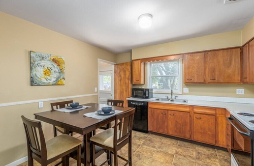 Billings House | Spacious 4 bedroom residential at Burlington Park