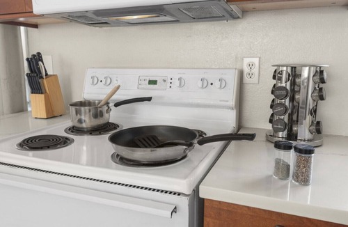 Castlewood House | Spacious 4BR Retreat Sleeps 10 Family-Friendly
