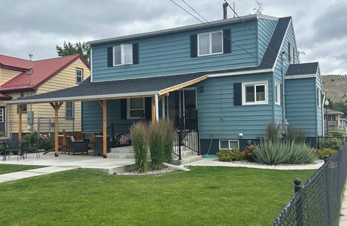 Anaconda House | Spacious 5-bedroom house in beautiful Anaconda with Salt water Hot Tub