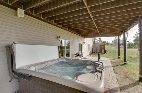 Helena House | Spacious Canyon Ferry Lake House with Bar and Views!