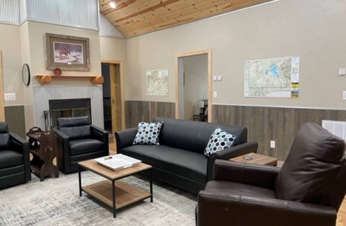 Cody House | Spacious Convenient Downtown Cody Location