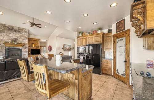 Felt House | Spacious, Exquisite Ranch House with Stunning Teton Views Close to Driggs