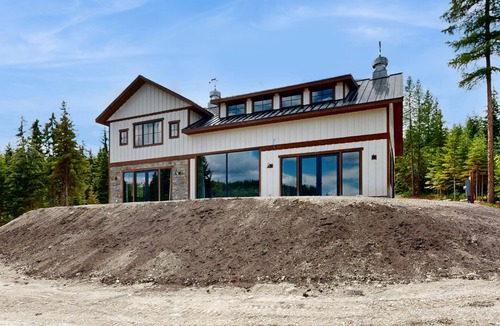 Dayton House | Spacious home w/full kitchen, convenient location & great views - near lake