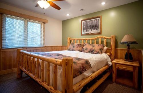 Babbitt House | Spacious Luxury Log Cabin with Stone Fireplace & Screened Porch Near Superior National Forest, Babbitt MN