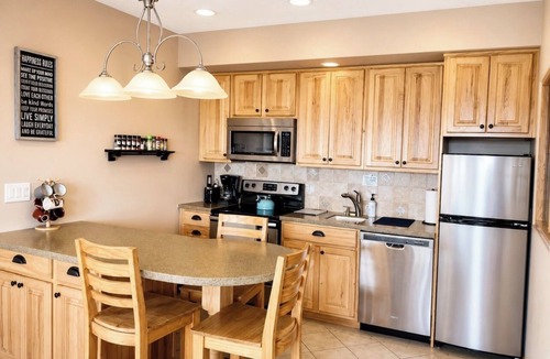 Golden Apartment | Spacious Mountain Apt with Views & Easy Access to Ski, Hike, & Red Rocks!