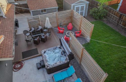 Northglenn House | Spacious & Pet Friendly- Hot Tub & Mountain Views