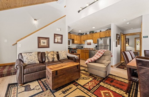 Fall River Estates Condo | Spacious Riverfront Retreat Private Hot Tub Close to RMNP