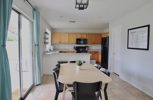 Homestead I HOA House | Spacious & Spotless Family Retreat -Single-Story Comfort – Close to Everything!
