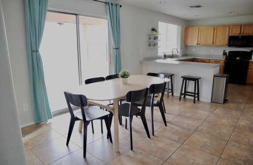 Homestead I HOA House | Spacious & Spotless Family Retreat -Single-Story Comfort – Close to Everything!