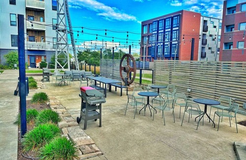 Downtown Des Moines Apartment | Spacious Studio Unit in Des Moines