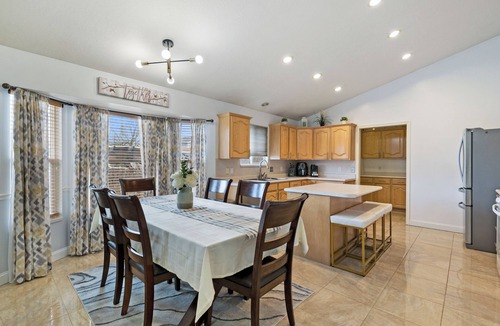 West Valley City House | Spacious Warm/cozy home-Salt Lake-Golf-Ski-hiking