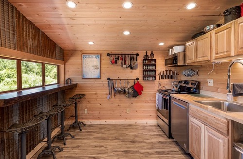 Bozeman Cabin | Spectacular Cabins on Gallatin River!