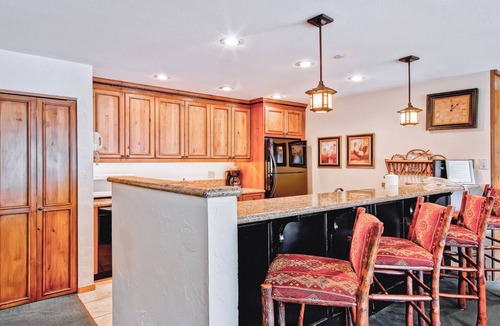 Vail Condo | Spectacular Vail Mountain Views Granite Kitchen Western Decor