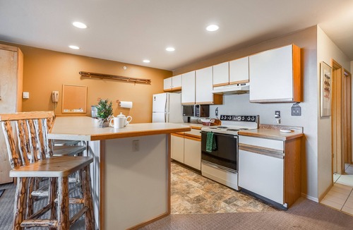 Whitefish Condo | Spectacular views and ski access from this cozy Edelweiss one bedroom