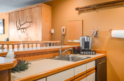 Whitefish Condo | Spectacular views and ski access from this cozy Edelweiss one bedroom