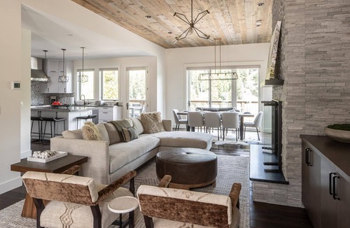 Spanish Peaks Cabin | Spend Holidays in Big Sky! Ski-in/Ski-out Spanish Peaks Cabin with Hot Tub!